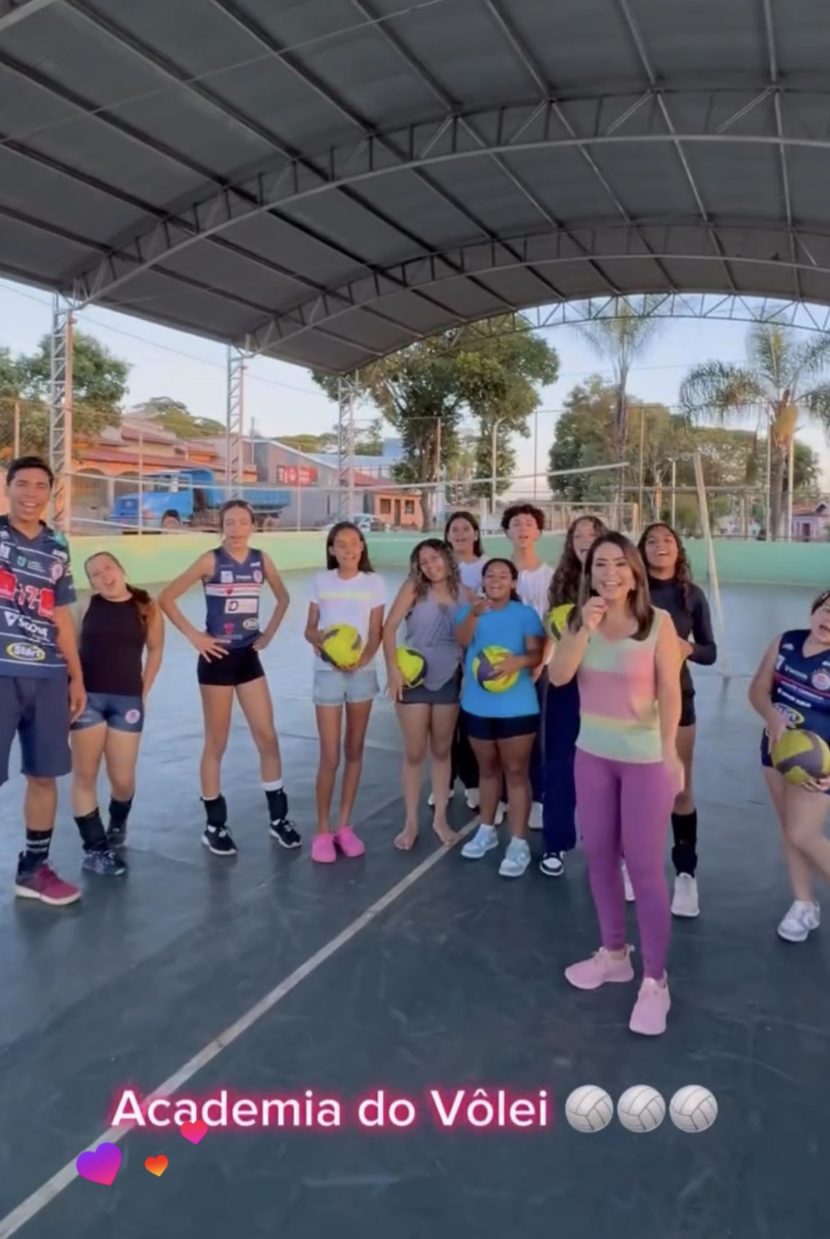 Aulas de vôlei! Na Vila Dourada